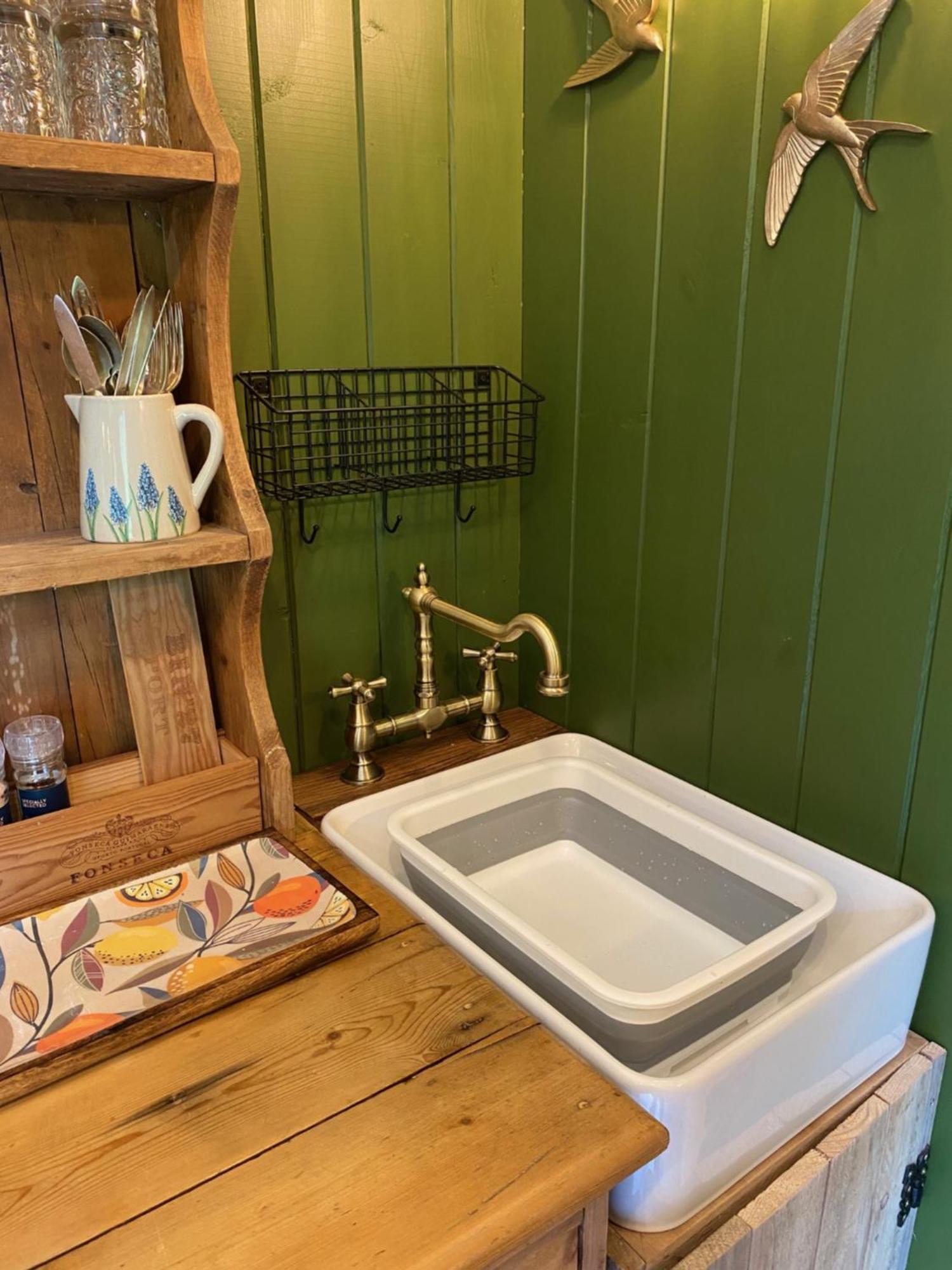 The Goose Nest Luxury Lakeside Shepherd Hut In Cardinham Woods, Cornwall Buitenkant foto